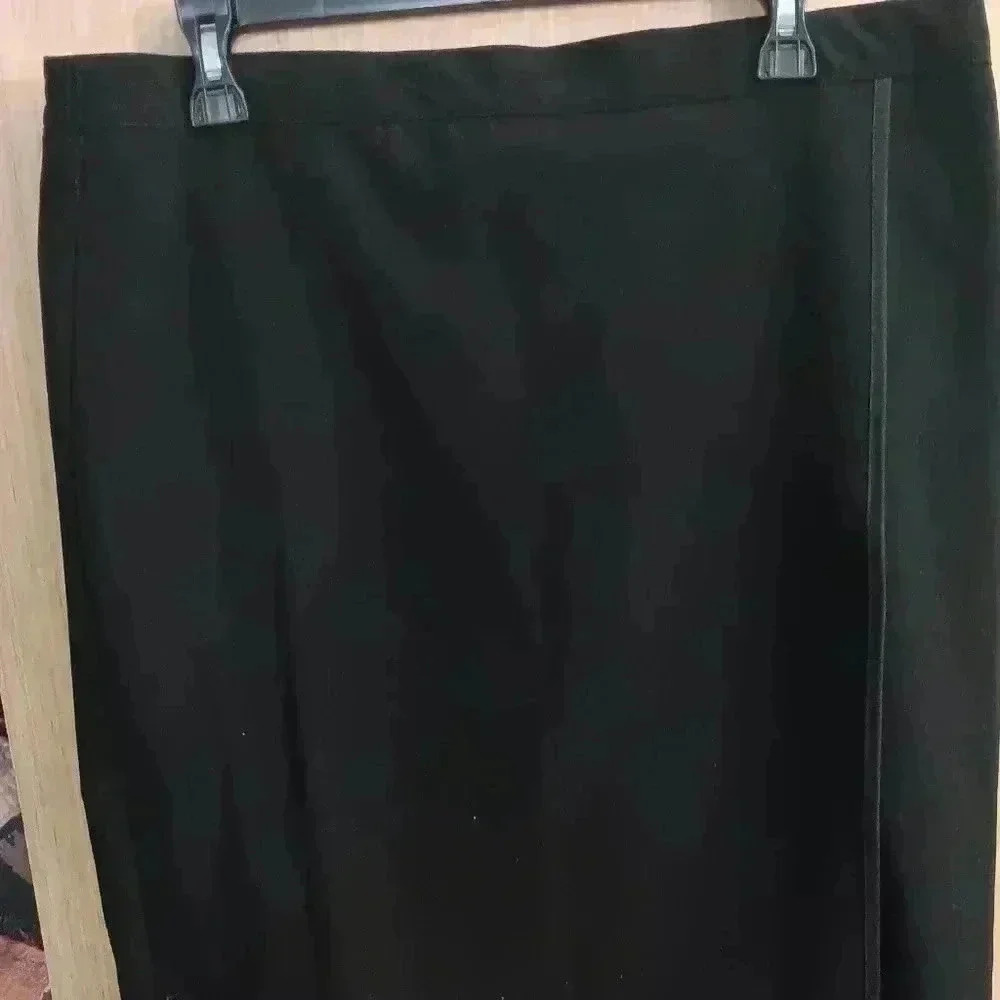 Alfred Dunner (14) Black Knee Length Elastic Sides Front Slit Fully Lined